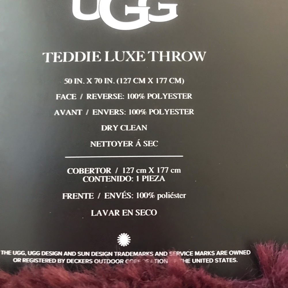UGG Luxe  throw so very soft  in Cabernet color . - Picture 4 of 13